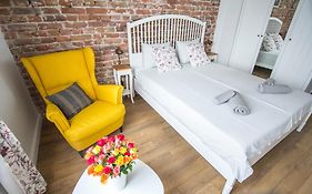 Lion'S Bridge Boutique 2Bdrm Apt, Top Center Gem